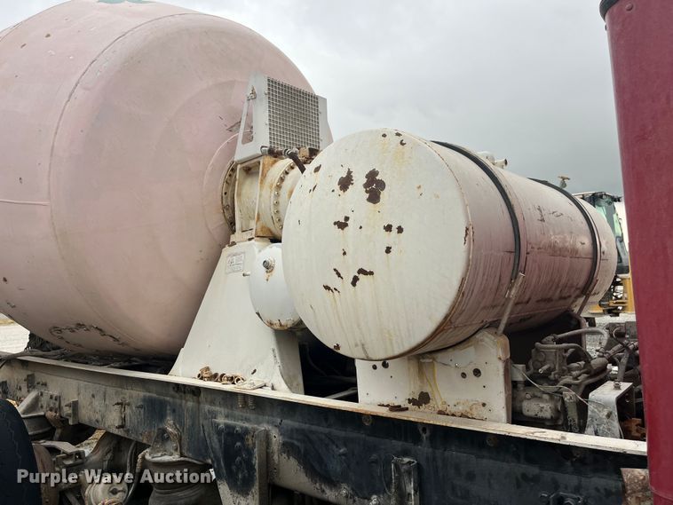 image for item ED2193 2000 Kenworth W900 ready mix truck