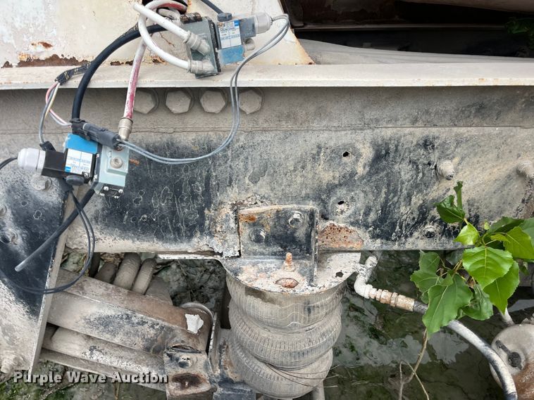 image for item ED2193 2000 Kenworth W900 ready mix truck