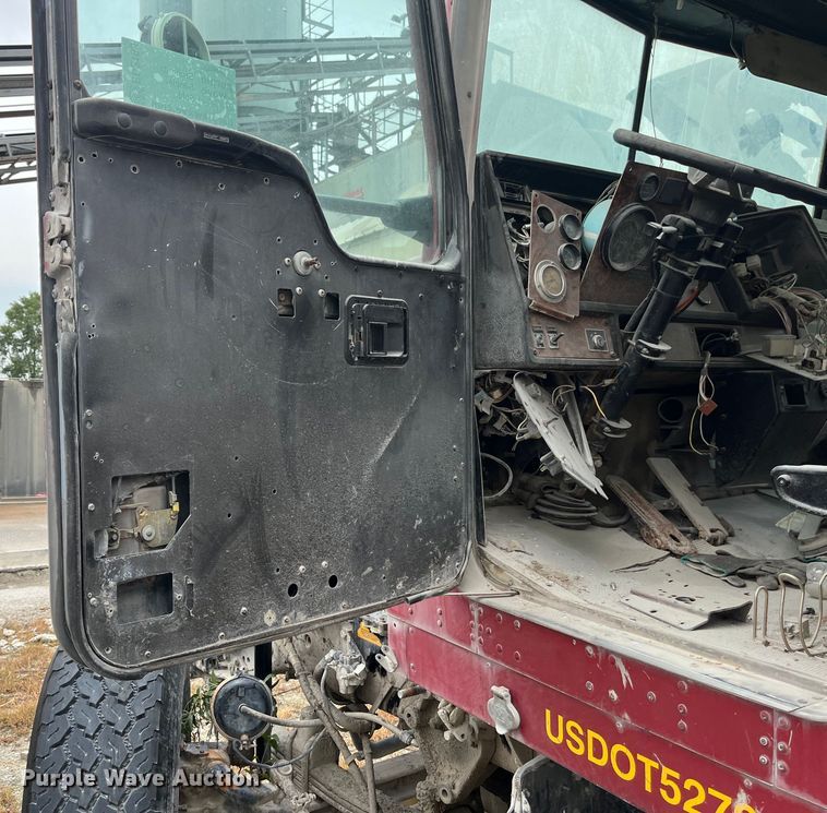 image for item ED2193 2000 Kenworth W900 ready mix truck