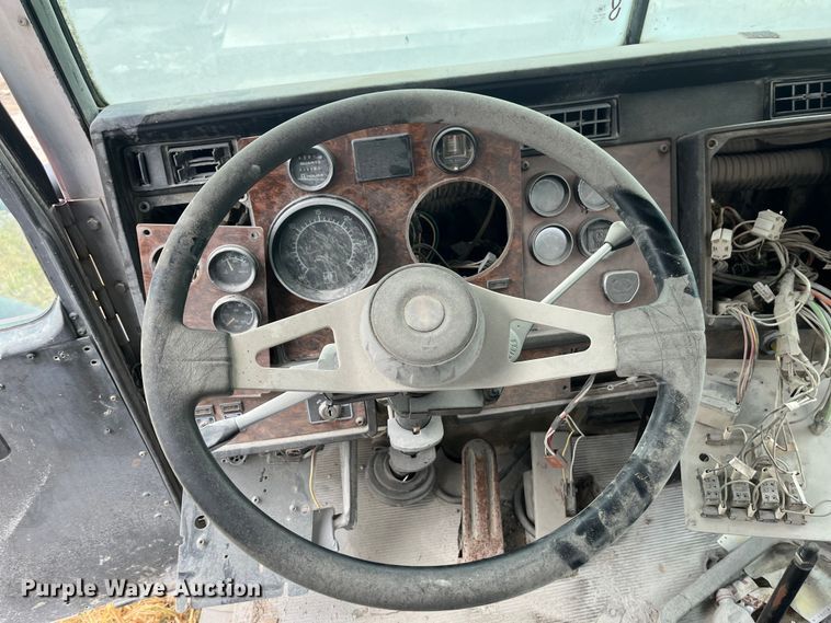 image for item ED2193 2000 Kenworth W900 ready mix truck