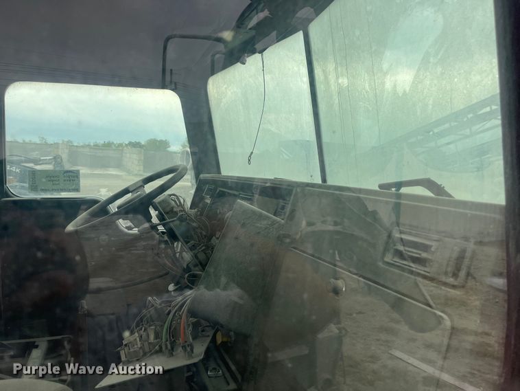 image for item ED2193 2000 Kenworth W900 ready mix truck