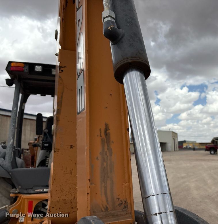 image for item ED2533 2017 Case 580 Super N backhoe