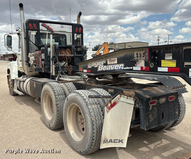 image for item ED2534 2012 Mack CHU 613 semi truck