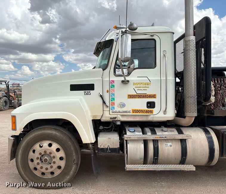 image for item ED2534 2012 Mack CHU 613 semi truck