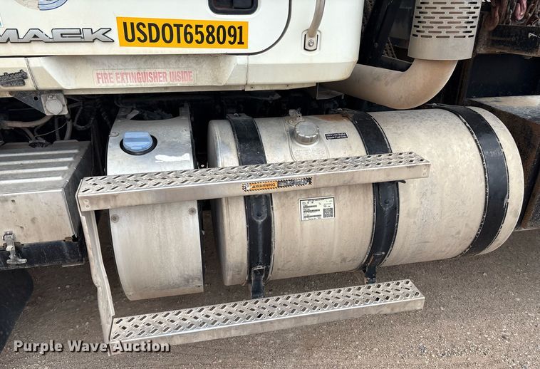 image for item ED2534 2012 Mack CHU 613 semi truck