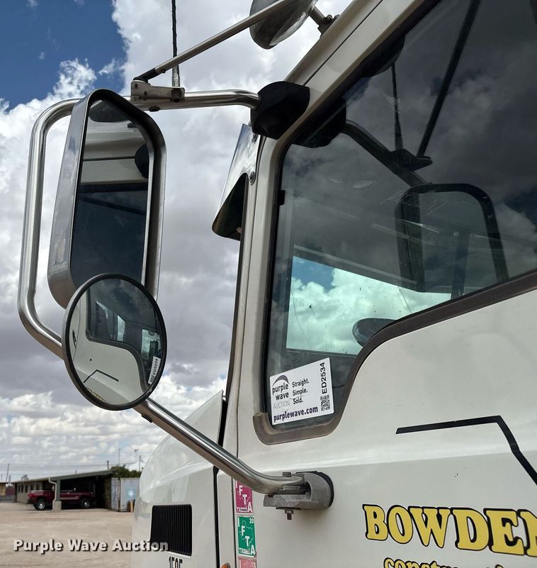 image for item ED2534 2012 Mack CHU 613 semi truck