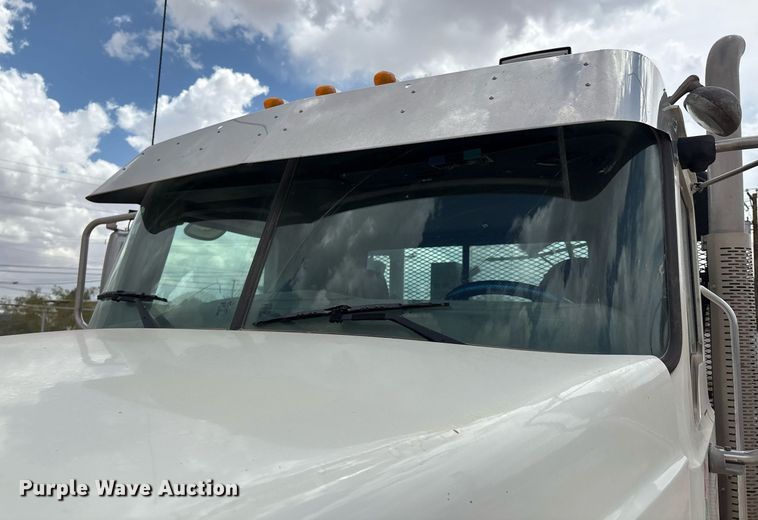 image for item ED2534 2012 Mack CHU 613 semi truck