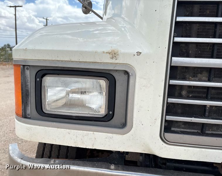 image for item ED2534 2012 Mack CHU 613 semi truck