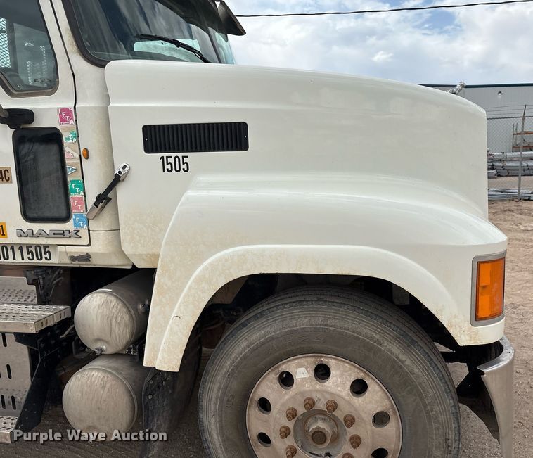 image for item ED2534 2012 Mack CHU 613 semi truck