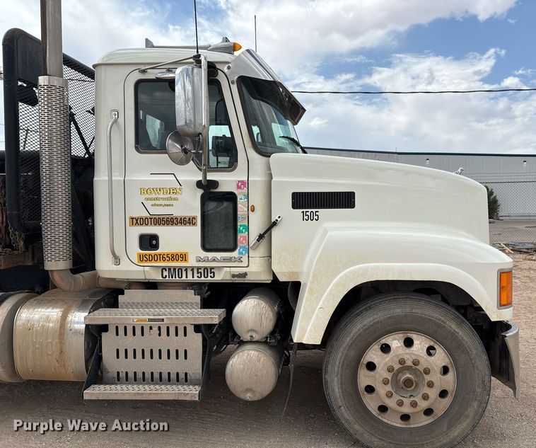 image for item ED2534 2012 Mack CHU 613 semi truck