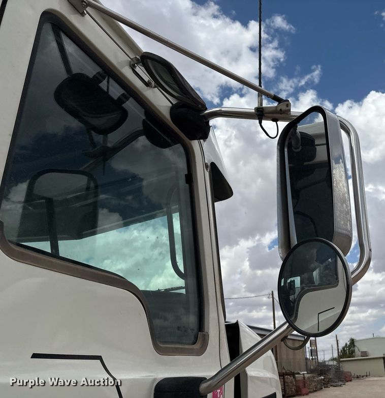 image for item ED2534 2012 Mack CHU 613 semi truck