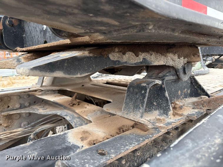 image for item ED2534 2012 Mack CHU 613 semi truck