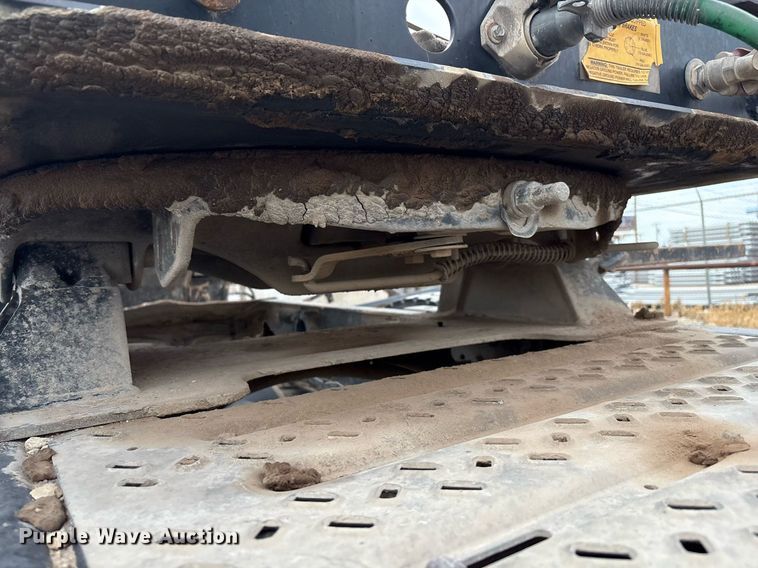 image for item ED2534 2012 Mack CHU 613 semi truck