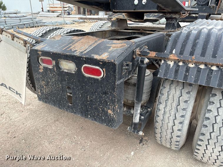 image for item ED2534 2012 Mack CHU 613 semi truck