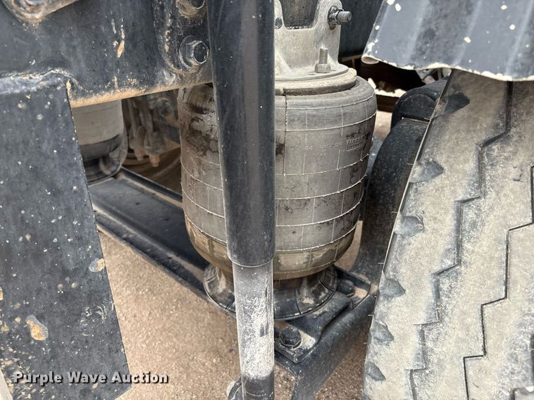 image for item ED2534 2012 Mack CHU 613 semi truck