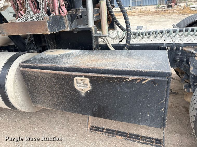 image for item ED2534 2012 Mack CHU 613 semi truck