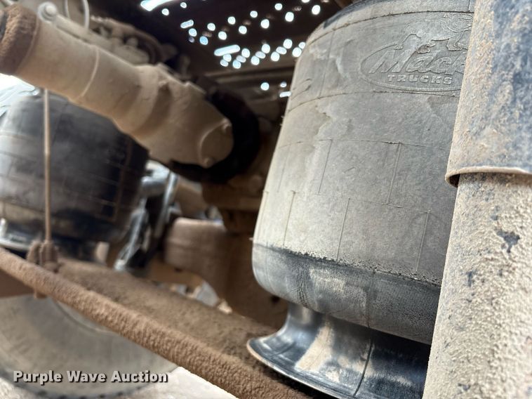 image for item ED2534 2012 Mack CHU 613 semi truck