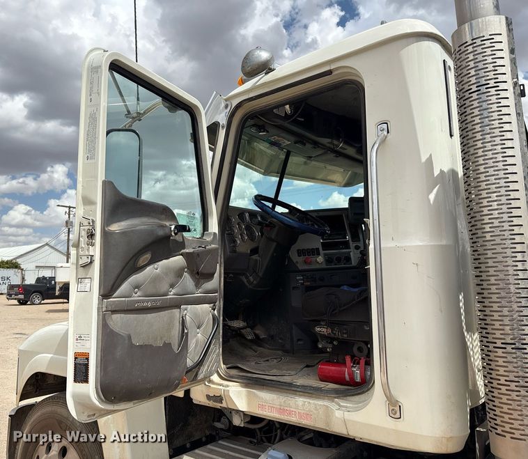 image for item ED2534 2012 Mack CHU 613 semi truck