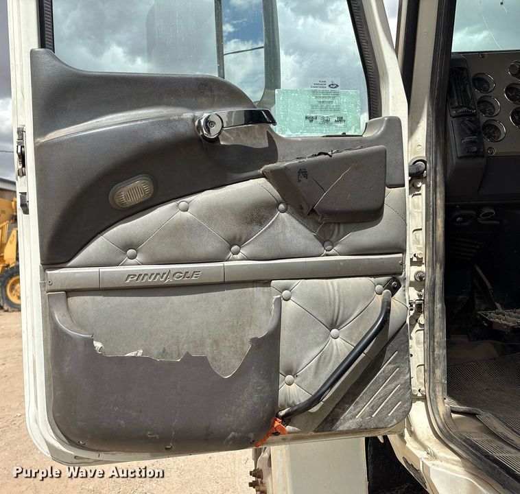 image for item ED2534 2012 Mack CHU 613 semi truck