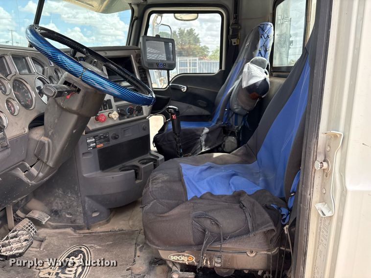 image for item ED2534 2012 Mack CHU 613 semi truck