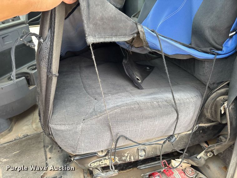 image for item ED2534 2012 Mack CHU 613 semi truck