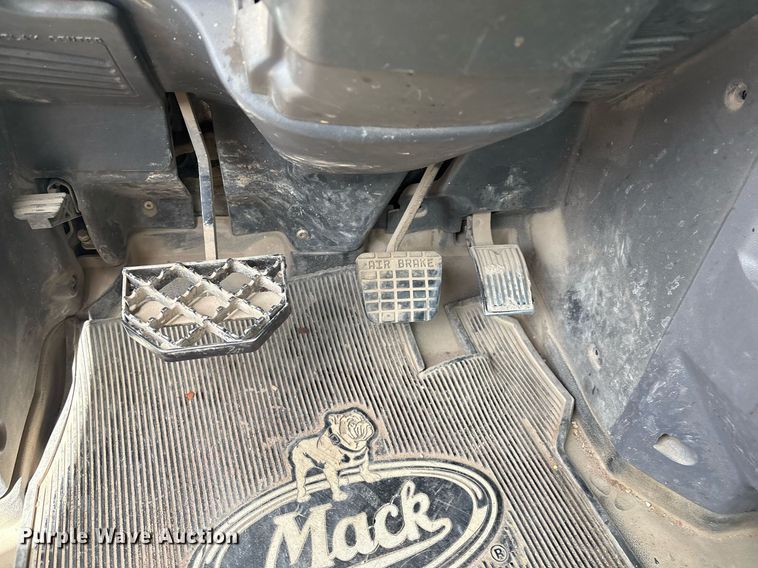 image for item ED2534 2012 Mack CHU 613 semi truck