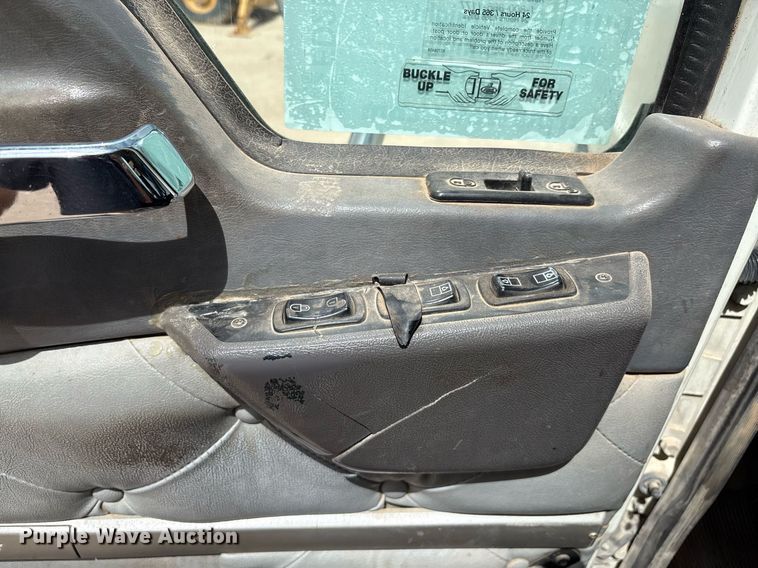 image for item ED2534 2012 Mack CHU 613 semi truck