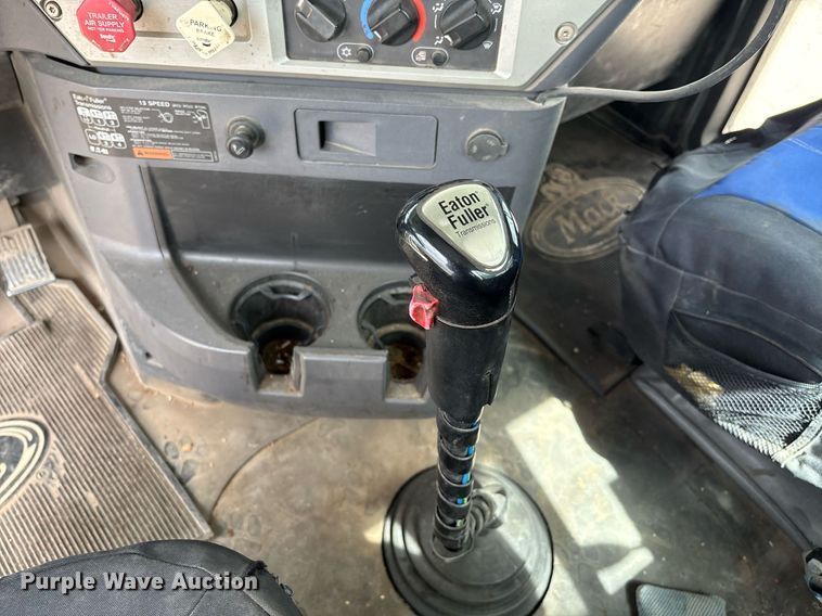 image for item ED2534 2012 Mack CHU 613 semi truck