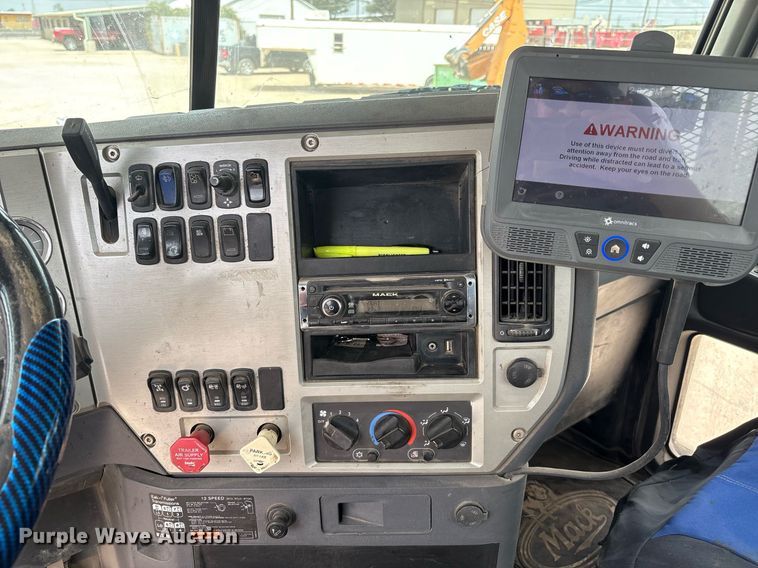 image for item ED2534 2012 Mack CHU 613 semi truck