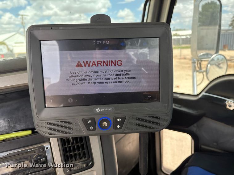 image for item ED2534 2012 Mack CHU 613 semi truck