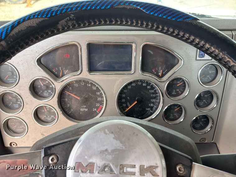 image for item ED2534 2012 Mack CHU 613 semi truck