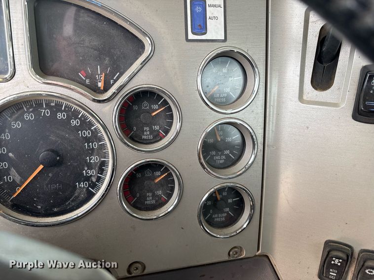 image for item ED2534 2012 Mack CHU 613 semi truck