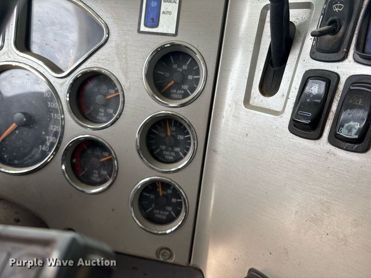 image for item ED2534 2012 Mack CHU 613 semi truck