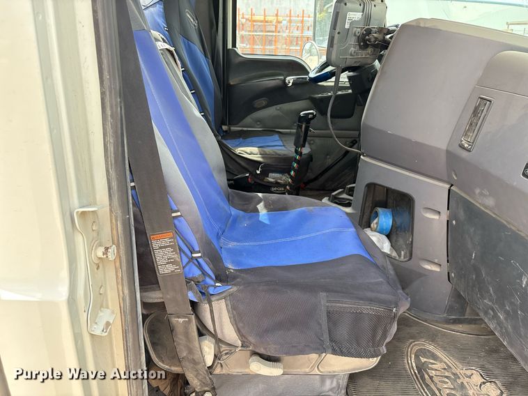 image for item ED2534 2012 Mack CHU 613 semi truck