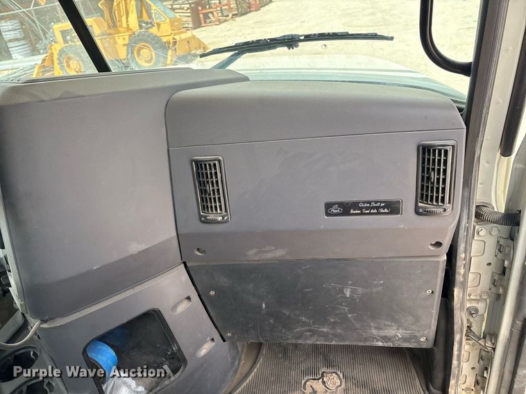 image for item ED2534 2012 Mack CHU 613 semi truck