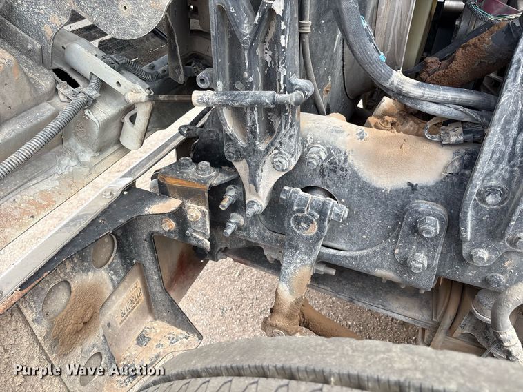 image for item ED2534 2012 Mack CHU 613 semi truck