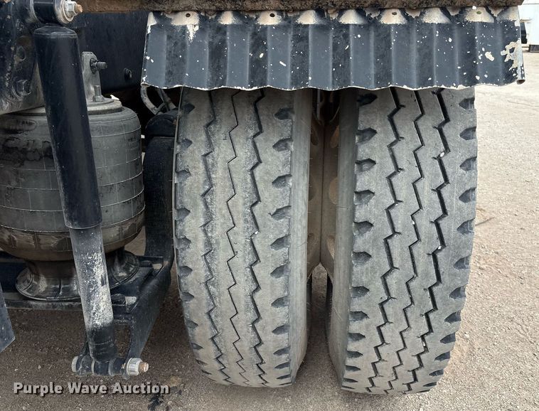 image for item ED2534 2012 Mack CHU 613 semi truck