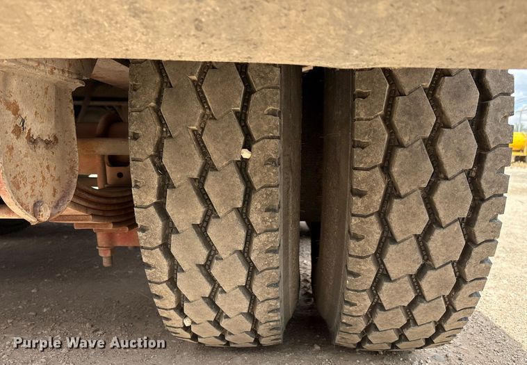 image for item ED2536 1978 Fontaine drop deck trailer