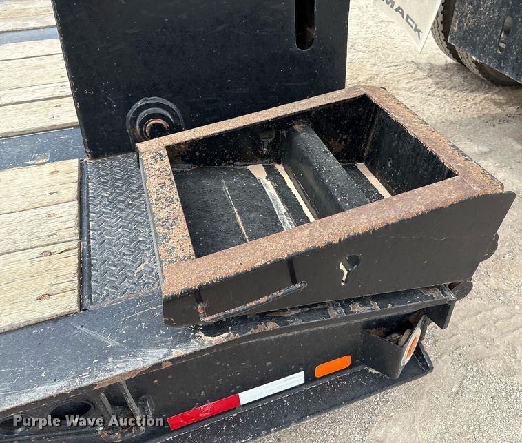 image for item ED2537 2019 Eager Beaver 55GSL lowboy equipment trailer