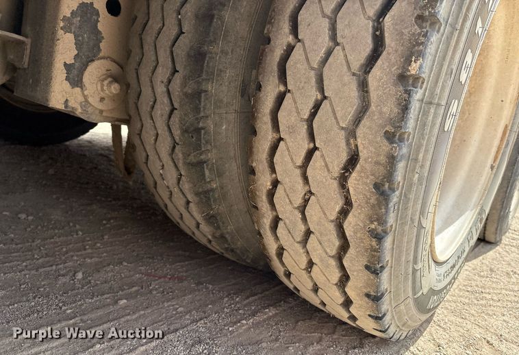 image for item ED2537 2019 Eager Beaver 55GSL lowboy equipment trailer