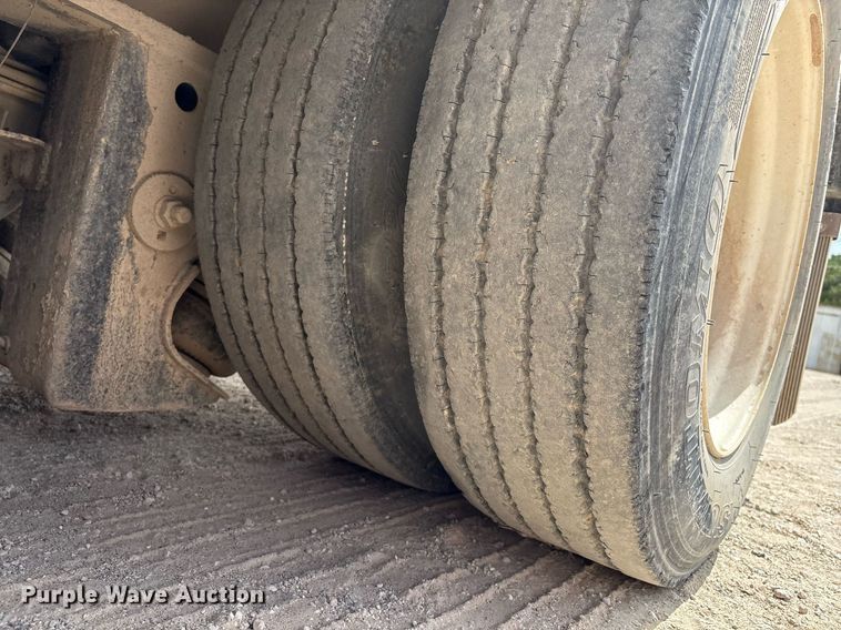 image for item ED2537 2019 Eager Beaver 55GSL lowboy equipment trailer