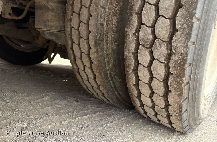 image for item ED2537 2019 Eager Beaver 55GSL lowboy equipment trailer