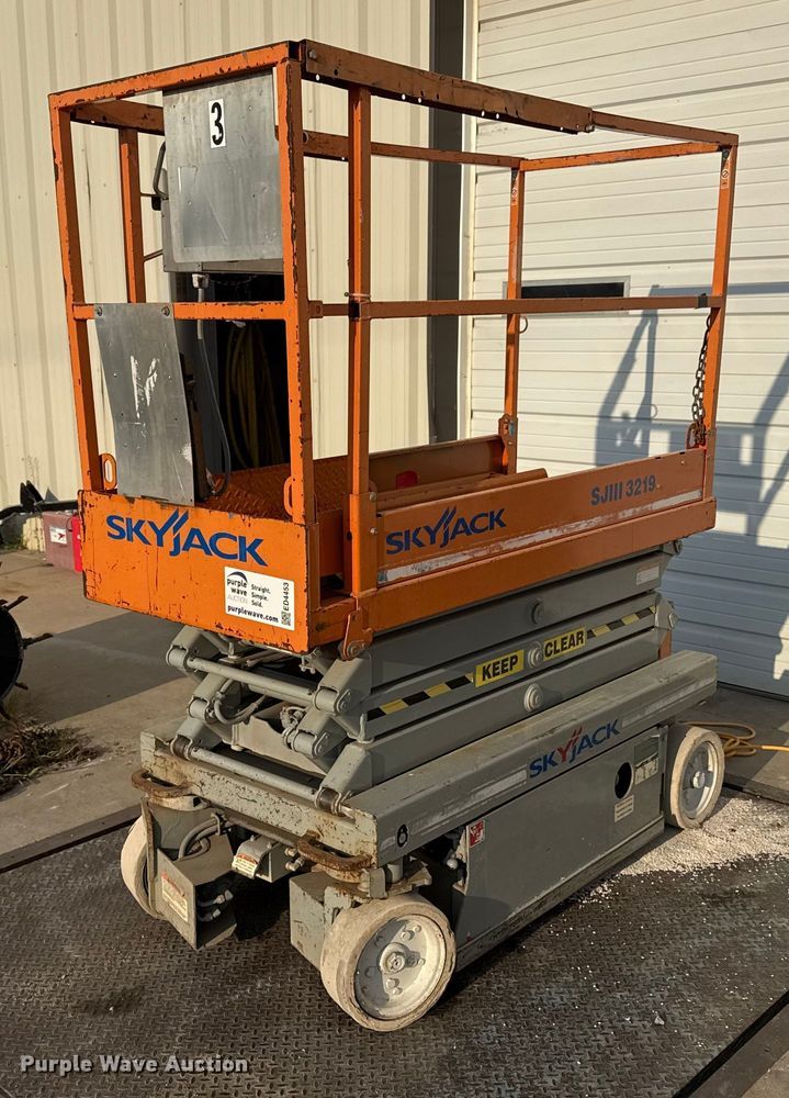 image for item ED4453 Skyjack SJIII 3219 scissor lift