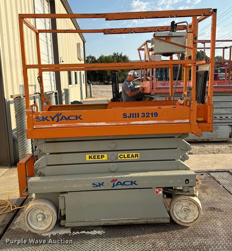 image for item ED4453 Skyjack SJIII 3219 scissor lift