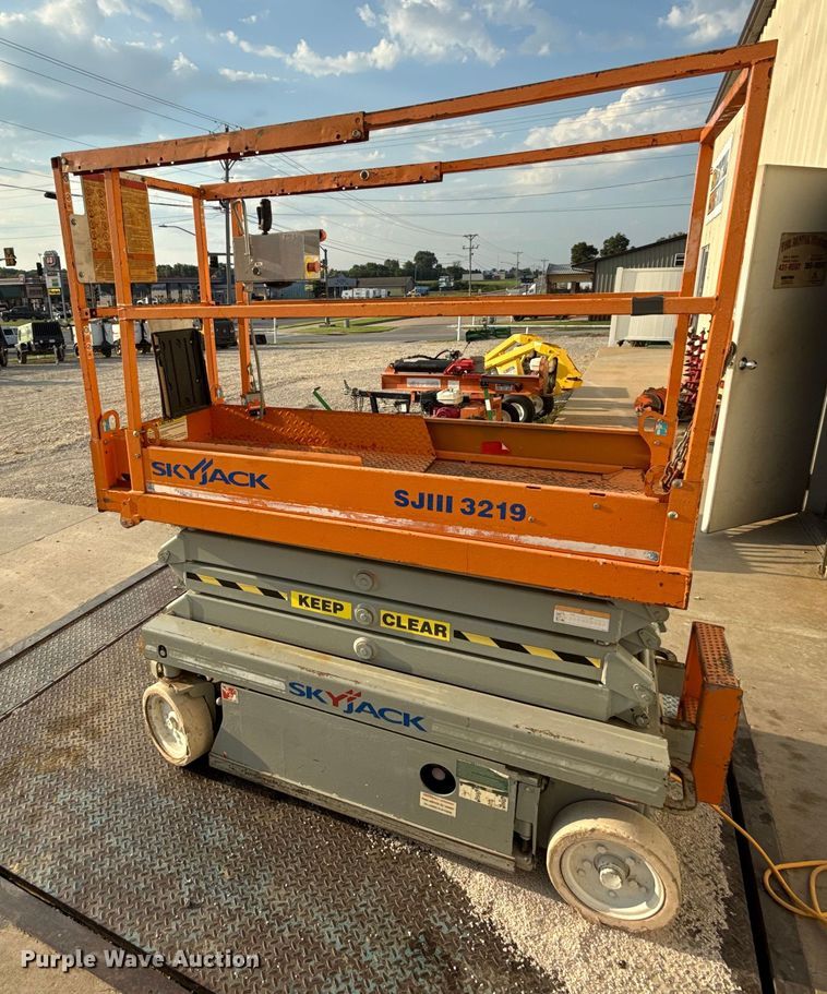 image for item ED4453 Skyjack SJIII 3219 scissor lift