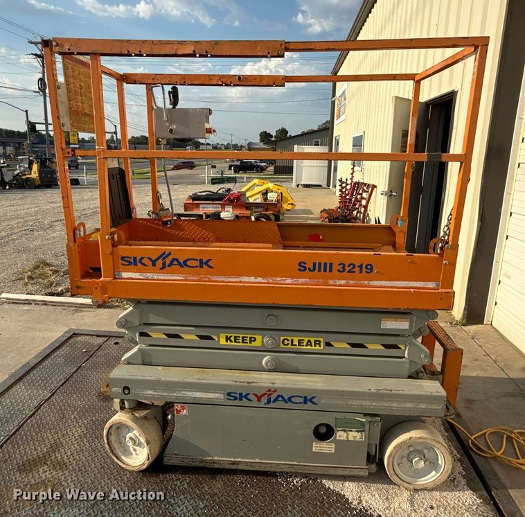 image for item ED4453 Skyjack SJIII 3219 scissor lift