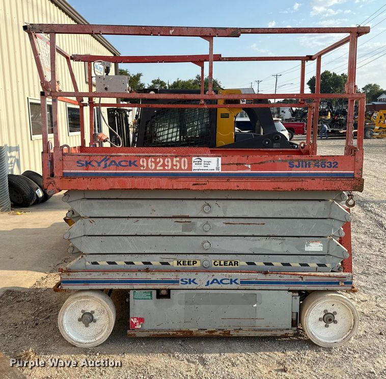 image for item ED4454 Skyjack SJIII 4632 scissor lift