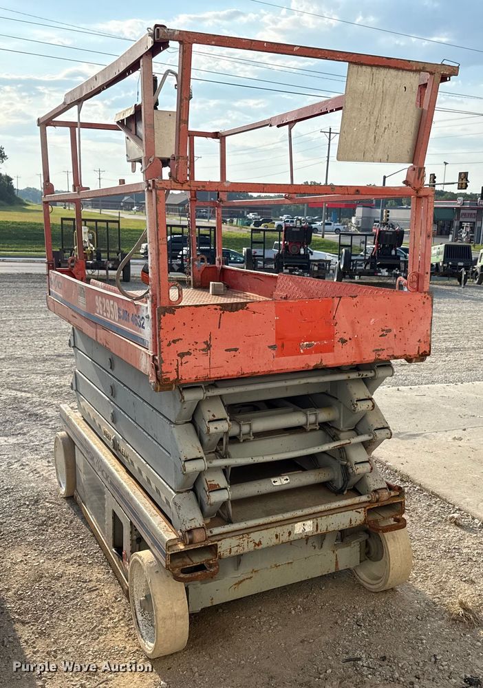 image for item ED4454 Skyjack SJIII 4632 scissor lift