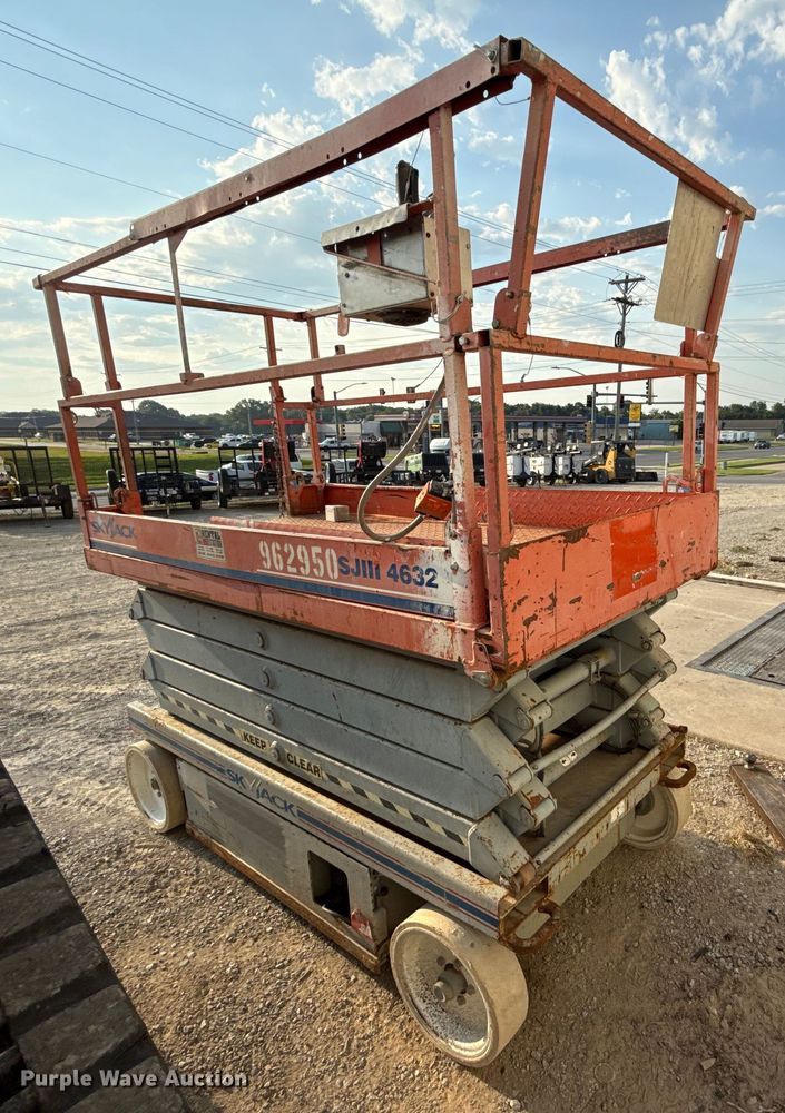 image for item ED4454 Skyjack SJIII 4632 scissor lift