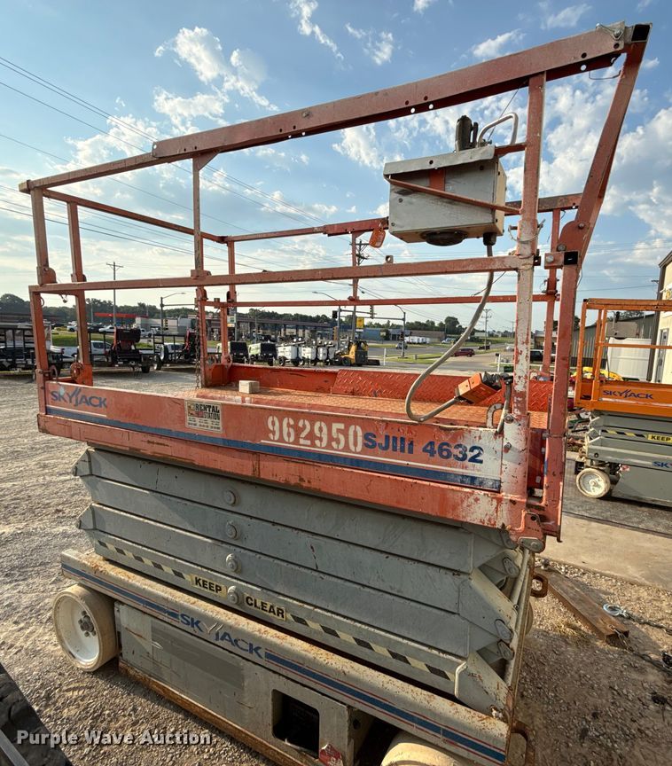image for item ED4454 Skyjack SJIII 4632 scissor lift